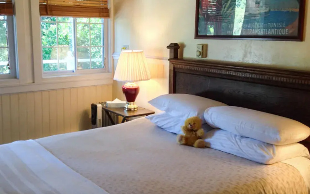 photo 3 of Boho Manor