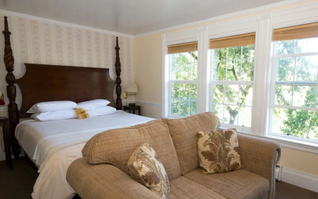 photo 5 of Boho Manor