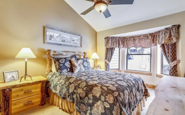 photo 4 of Village Point 109 3 Bedroom Townhouse by Redawning