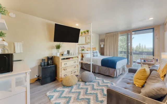 photo 5 of Village Studio by Avantstay Minutes to Lifts