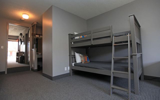 photo 3 of Vintage Block Inn & Suites
