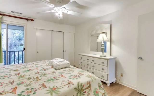 photo 2 of Vintage Hilton Head Island Condo: Steps to Beach!