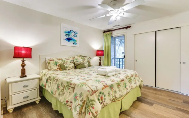 photo 4 of Vintage Hilton Head Island Condo: Steps to Beach!