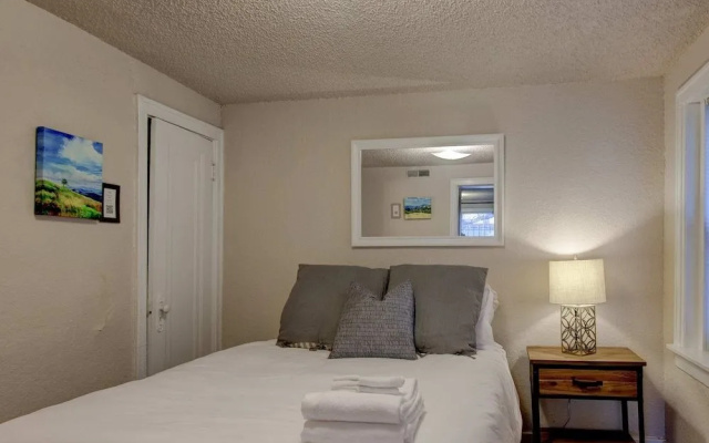 photo 2 of Vintage MW 1BR With Full Kitchen by Zencity