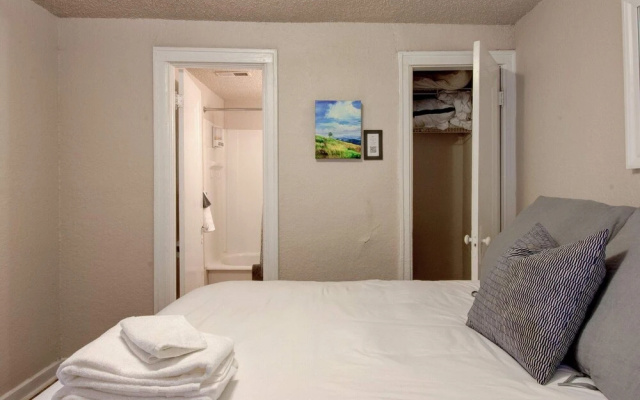 photo 5 of Vintage MW 1BR With Full Kitchen by Zencity