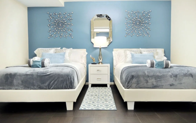 photo 2 of VIP Hollywood LA 5BD Walk of Fame Suite