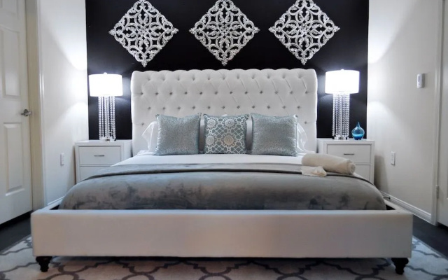 photo 3 of VIP Hollywood LA 5BD Walk of Fame Suite
