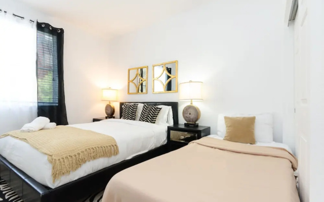 photo 4 of VIP LA Hollywood 5 BD Famous Suite