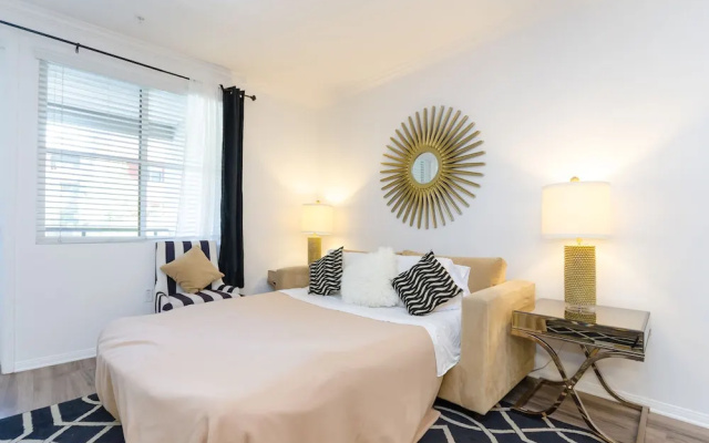 photo 5 of VIP LA Hollywood 5 BD Famous Suite