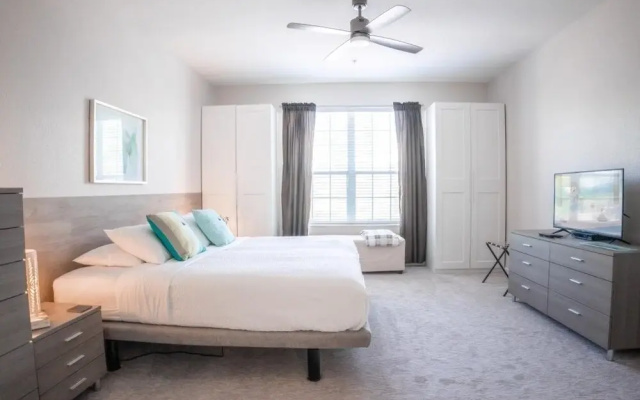 photo 5 of Vista Cay 2 Bed Condo Near Convention Center 2 Bedroom Condo by Redawning