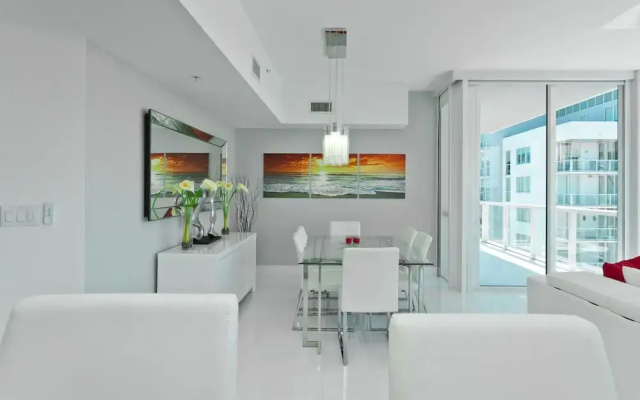 photo 2 of Vizcayne Luxury Condo by 1stHomeRent