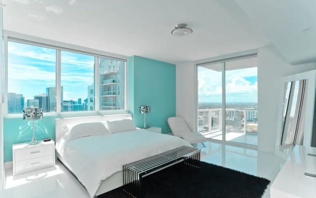 photo 3 of Vizcayne Luxury Condo by 1stHomeRent