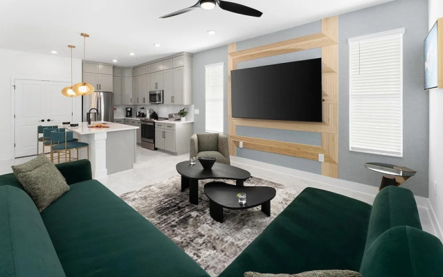photo 2 of Vor5346aa: 5 Bed, Gamer's Paradise, Pool