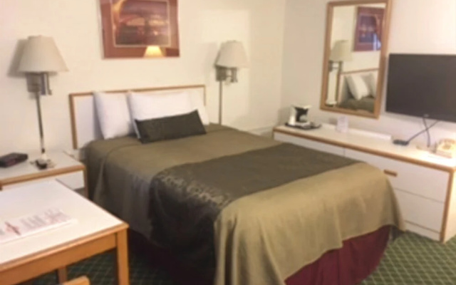 photo 3 of Voyageur Lakewalk Inn