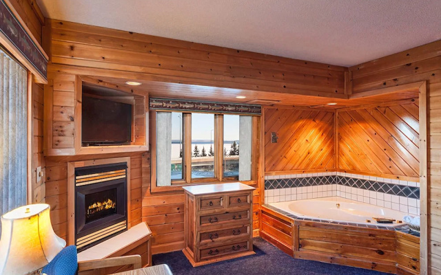 photo 4 of Voyageur Lakewalk Inn