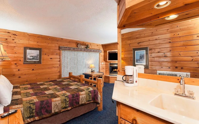 photo 5 of Voyageur Lakewalk Inn