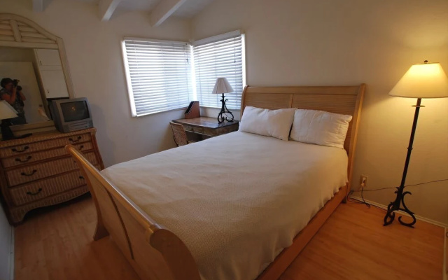 photo 2 of W Balboa 4 (68108) - 2 Br apts by RedAwning
