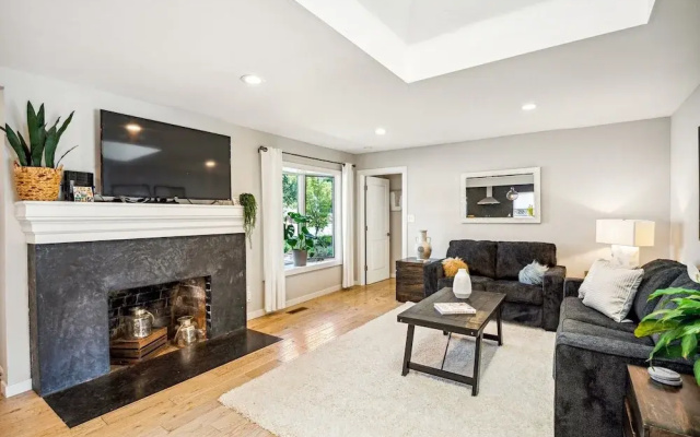 photo 5 of W/ Heated Pool & Hot Tub! 3br Napa Staycation Home 3 Bedroom Home by RedAwning