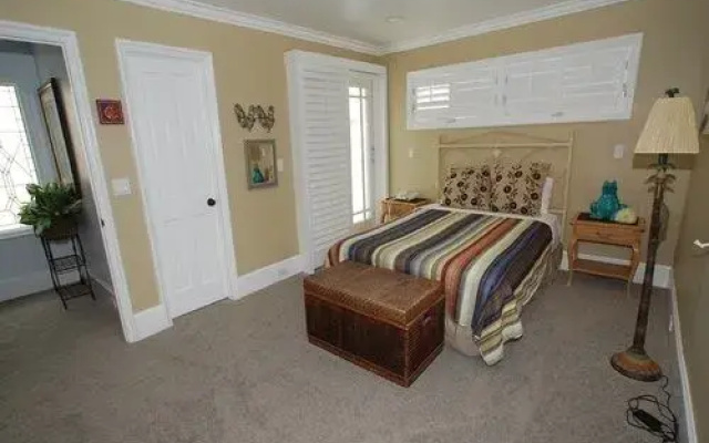 photo 4 of W Ocean Front 68204 by RedAwning