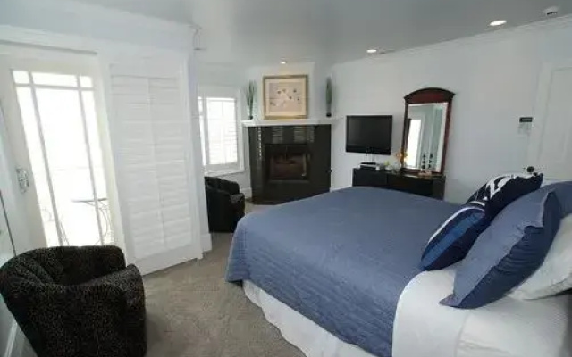 photo 5 of W Ocean Front 68204 by RedAwning