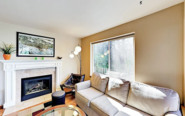 photo 4 of W/ Patio Short Walk To Bus Line 2 Bedroom Townhouse