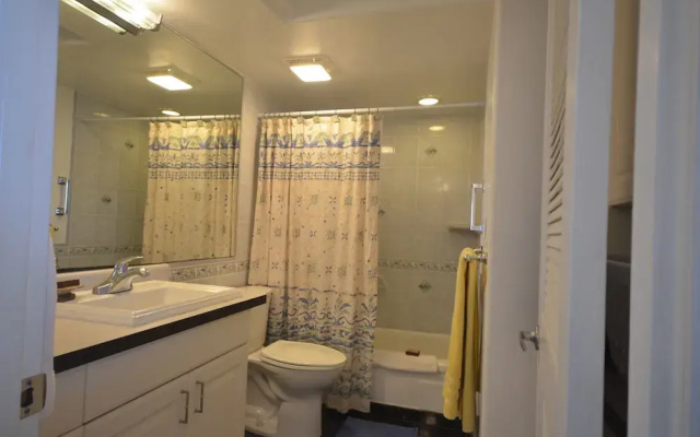 photo 4 of Waikiki Banyan #1909 by RedAwning
