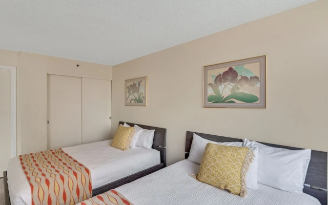 photo 3 of Waikiki Banyan #2801-1 by RedAwning