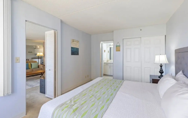 photo 4 of Deluxe Ocean and City View Waikiki Banyan Condo, Free Parking & Wi-Fi
