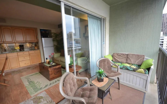photo 2 of Waikiki Park Heights 1208 Sun & Beach Fun only 3 minutes away