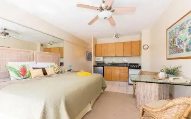 photo 2 of Waikiki Shore 305 (beachfront/balcony)