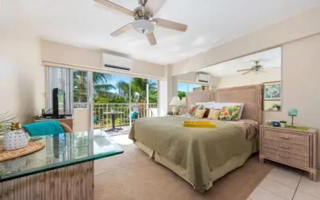 photo 3 of Waikiki Shore 305 (beachfront/balcony)