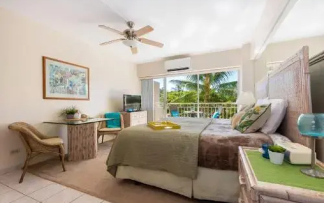 photo 4 of Waikiki Shore 305 (beachfront/balcony)