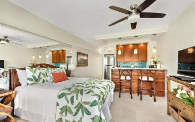 photo 2 of Waikiki Shore 515 Beachfront & Upgrade