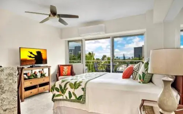 photo 3 of Waikiki Shore 515 Beachfront & Upgrade