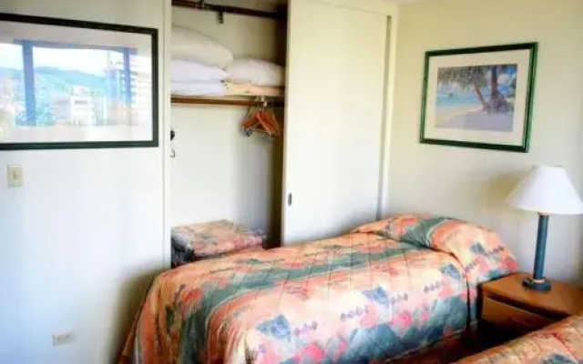 photo 4 of Waikiki Sunset Apartment