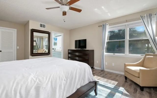 photo 4 of Walk To Beach Recently Renovated Sleeps 6 2 Bedroom Condo by RedAwning