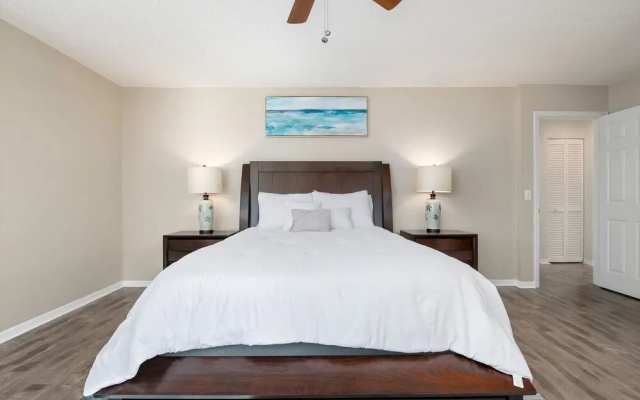 photo 5 of Walk To Beach Recently Renovated Sleeps 6 2 Bedroom Condo by RedAwning
