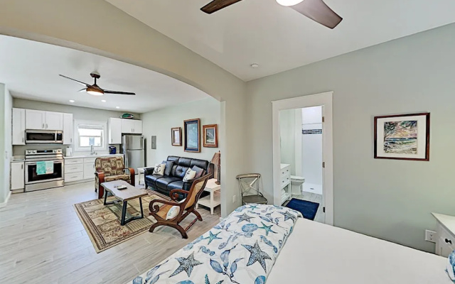 photo 5 of Walk To Beach! Updated Hideaway W/ New Kitchen 1 Bedroom Apts