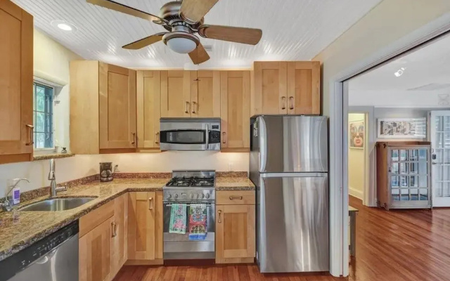 photo 4 of Walk To Las Olas Blvd-heated Private Pool/hot Tub 2 Bedroom Home by Redawning