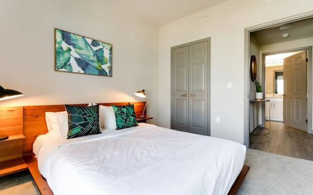 photo 5 of Walk to Venice Beach From a Sleek Apartment
