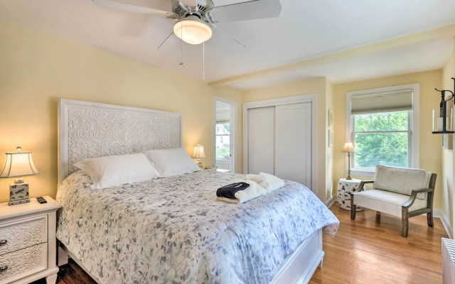 photo 2 of Walkable New Haven Retreat w/ Ocean Views!