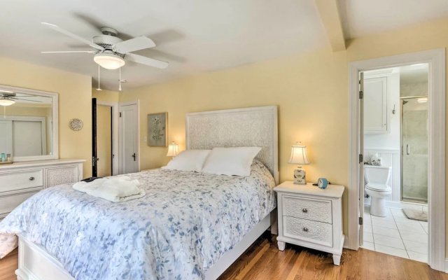 photo 5 of Walkable New Haven Retreat w/ Ocean Views!