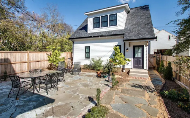 photo 5 of Walk-Friendly Germantown Guest House by RedAwning