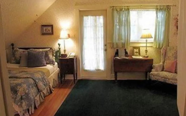 photo 3 of Walnut Street Inn