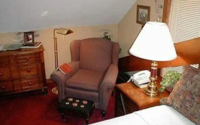 photo 4 of Walnut Street Inn