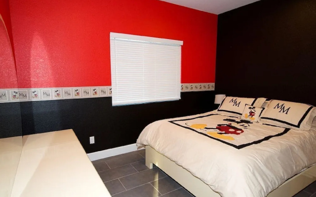 photo 2 of Walt's Place 6 Bedrooms 4 Bathrooms Home