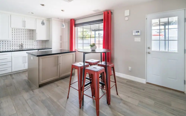 photo 4 of WanderJaunt - Regal - 4BR - South Scottsdale