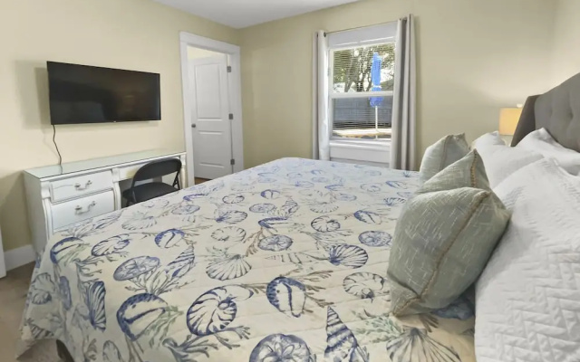 photo 3 of Wanna Go Back 3 Bedroom Home by RedAwning