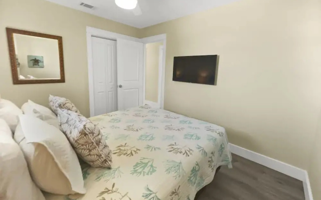 photo 5 of Wanna Go Back 3 Bedroom Home by RedAwning