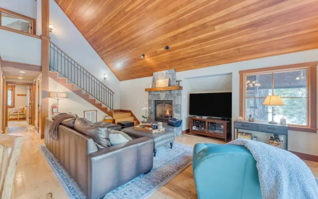 photo 3 of Minutes to Ski Resorts, 5min Walk to Lake Sunnyside Ward Creek by Avantstay